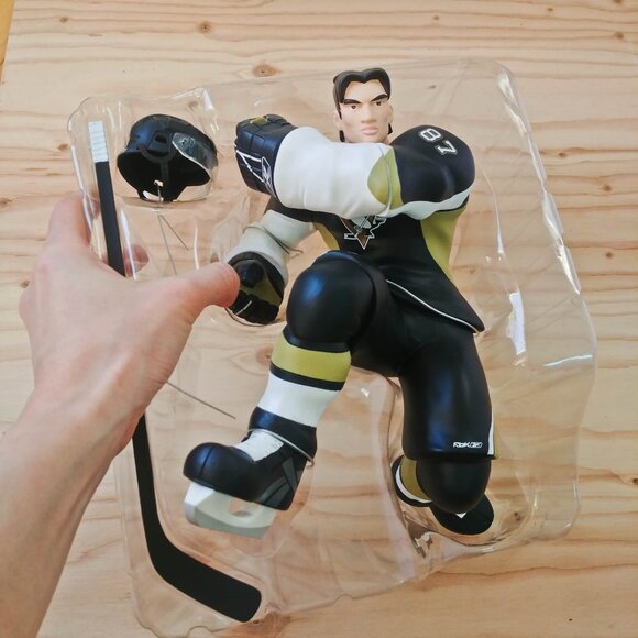 Upper Deck Sidney Crosby All Star Vinyl Figure - Picture 3 of 14